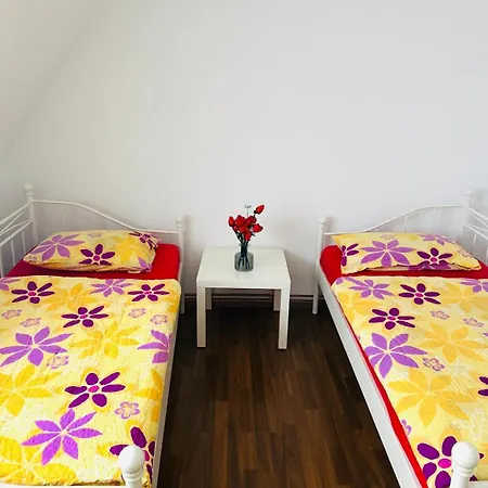Apartamento Komplettes Haus Naehe Messe Fuer Bis Zu 10 Gaeste *