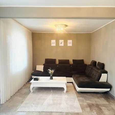 Apartamento Komplettes Haus Naehe Messe Fuer Bis Zu 10 Gaeste Hanôver